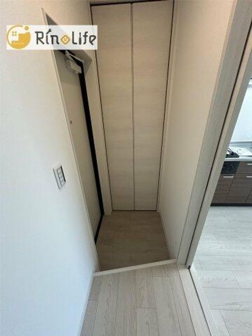 セレニティ法善寺204の玄関