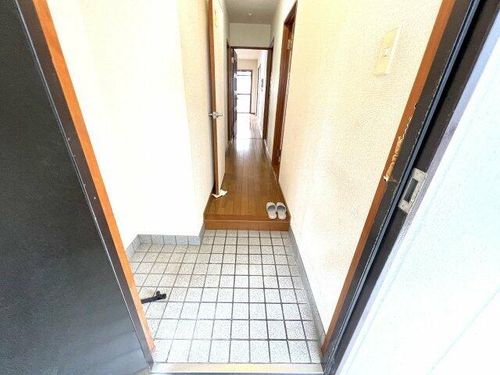 マンションカワハラの玄関