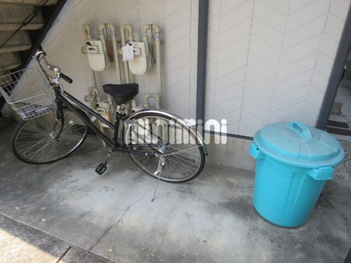 サンライフ末盛の玄関