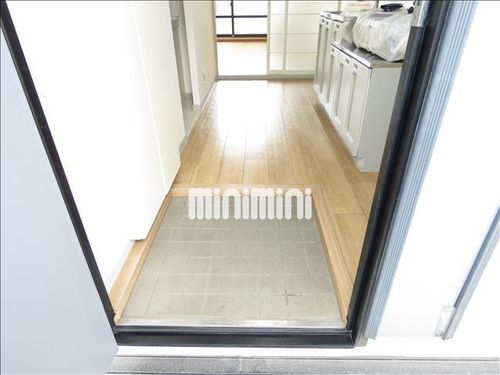 サンライフ末盛の玄関