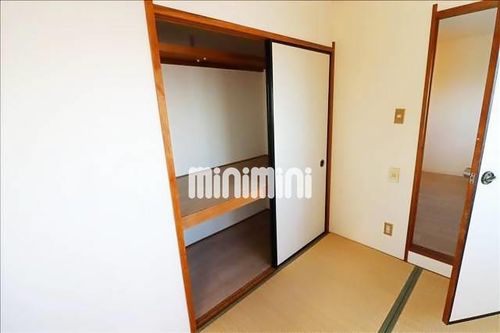 シオン草平の内装