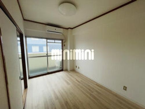 セントラル・エチュードの居間