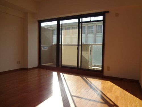 アーク・ラフィーネの居間