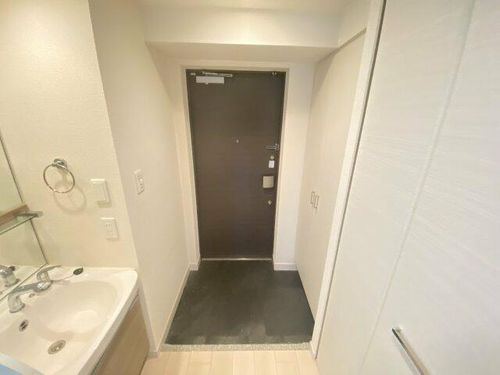 プレサンス堺筋本町フィリアの玄関