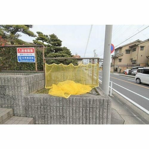 サンパレス緑ヶ丘 A棟の玄関