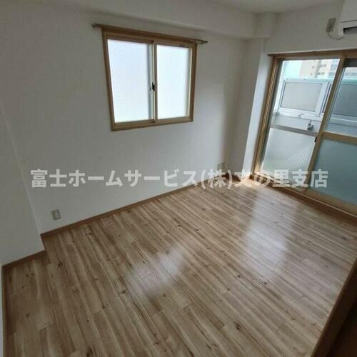 エスコート桑津の居間