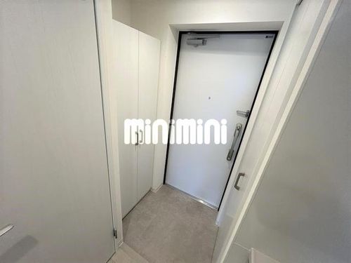 郷前町2丁目マンション101の玄関
