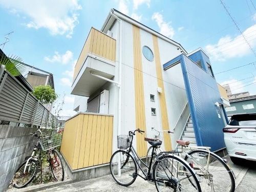 クレフラスト井戸田町の玄関