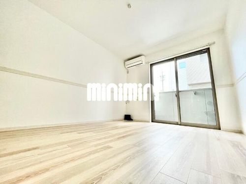 クレフラスト井戸田町の居間