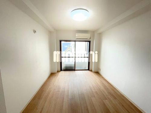 カワナセーワの居間