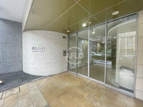 BRAVI南堀江の玄関