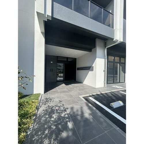 LEGEND東比恵0801の玄関