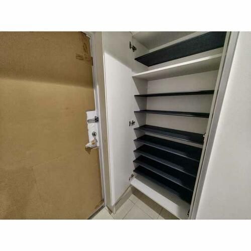 LIBTH上牟田WEST0501の玄関