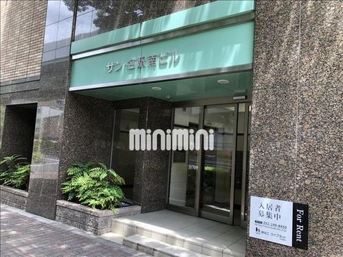 サン・名駅南ビルの玄関