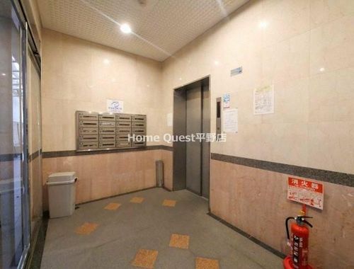 ジュネスコートの玄関