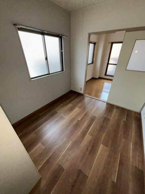 シャルマン寿の居間