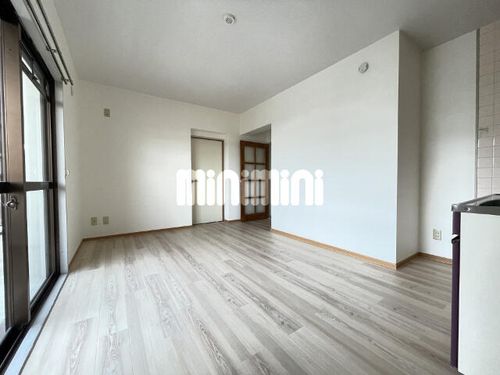 ガーデンTOMOの居間