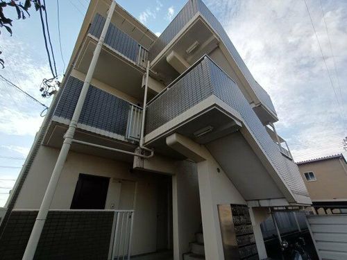 シェルブライト三番館103の外観