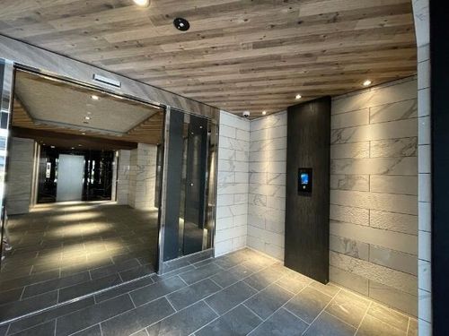 S-RESIDENCE岡崎公園aureate704の玄関