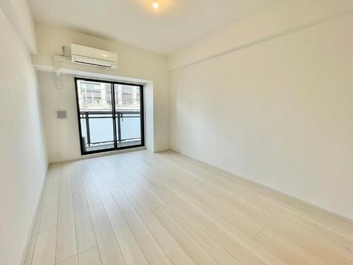 S-RESIDENCE岡崎公園aureate704の居間