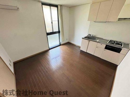 フォレスト堅下の居間