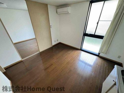 フォレスト堅下の居間