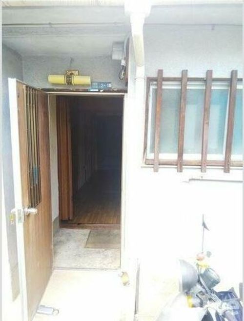 大阪府吹田市岸部南3丁目(一戸建)の賃貸物件の玄関