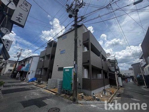 アート総持寺駅前の外観