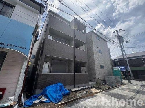 アート総持寺駅前の玄関