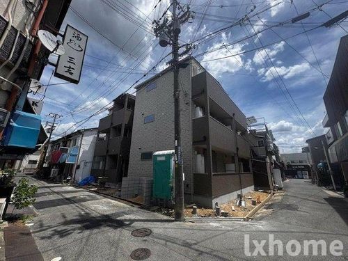 アート総持寺駅前の外観