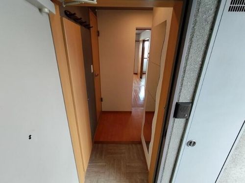 ブエナビスタ大津ウエストの玄関