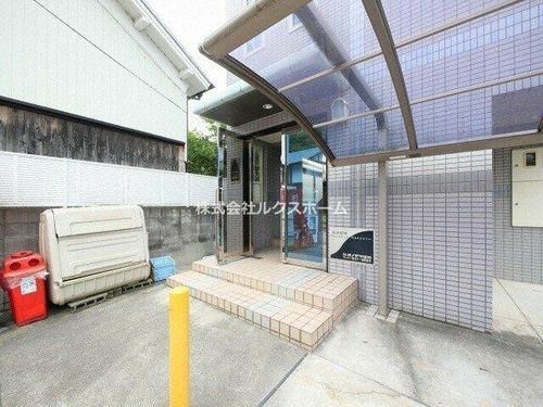 サンアーク山本の玄関