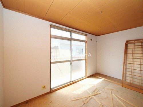 上中条ハイツの居間