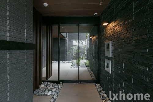 LINDEN PLACEの玄関