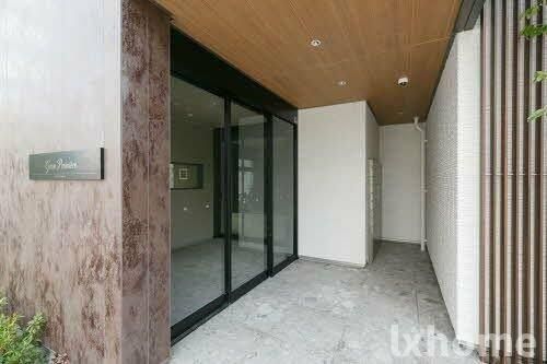 グランプルミエールの玄関