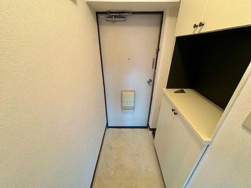 T・H・Kマンションの玄関