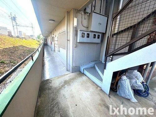 サニーハイツの玄関