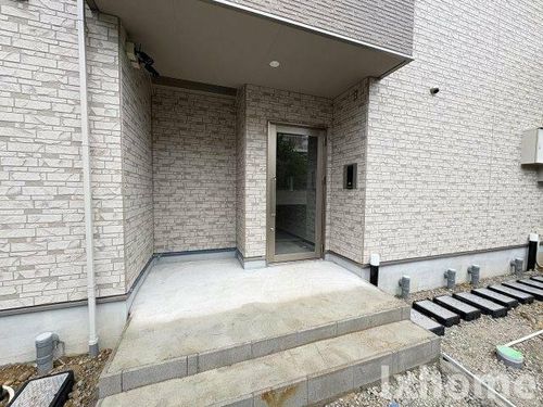 エテルナコート総持寺の玄関