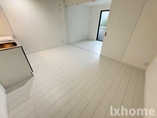 エテルナコート総持寺の居間