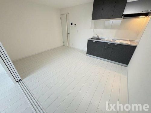 エテルナコート総持寺の居間