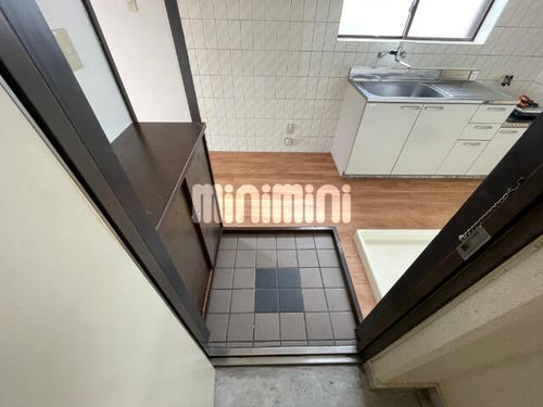 メゾン碧新の玄関