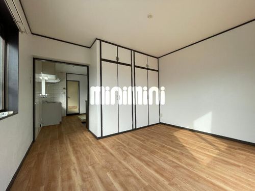 メゾン碧新の居間