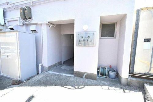 コーポかみすなの玄関