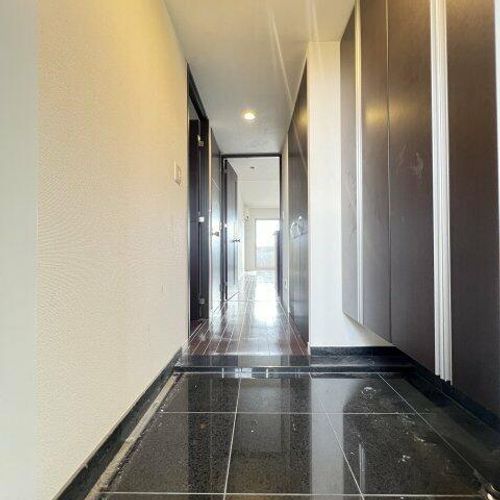 レジディア徳川の玄関