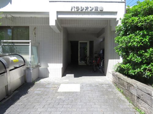 パラシオン東山の玄関
