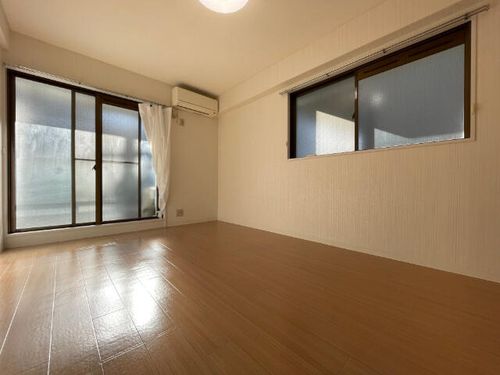 パラシオン東山の居間