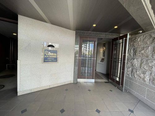 プレサンス東別院駅前コネクションの玄関