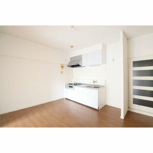 三旺マンション第6金山の居間