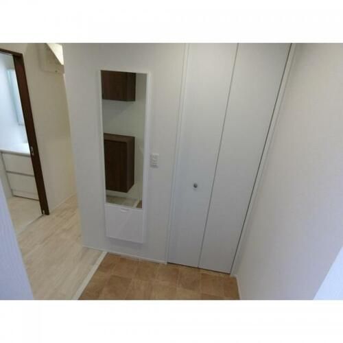 プランドール201の玄関