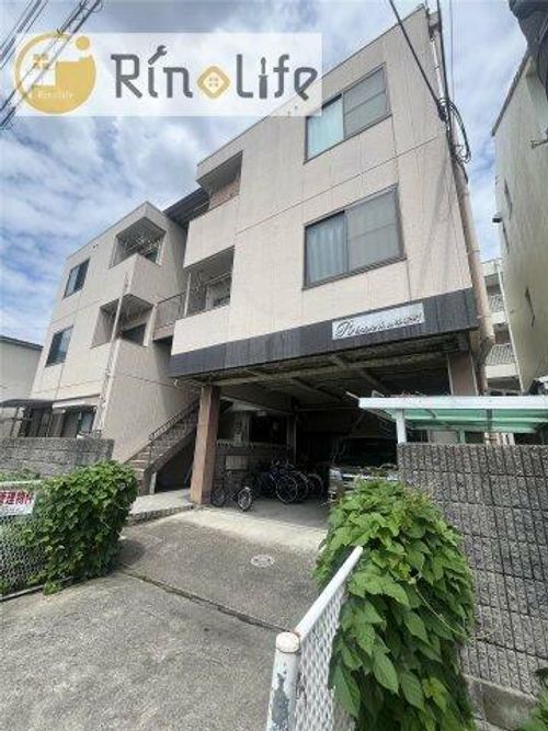 リノン東山本新町の玄関